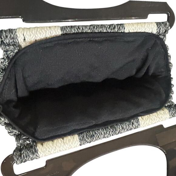 Vintage 1970s Black & Cream Striped Crochet Handbag with Plastic Handles - - Picture 4 of 4